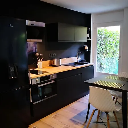 Moderne,parking,piscine,tennis,terrasse. *